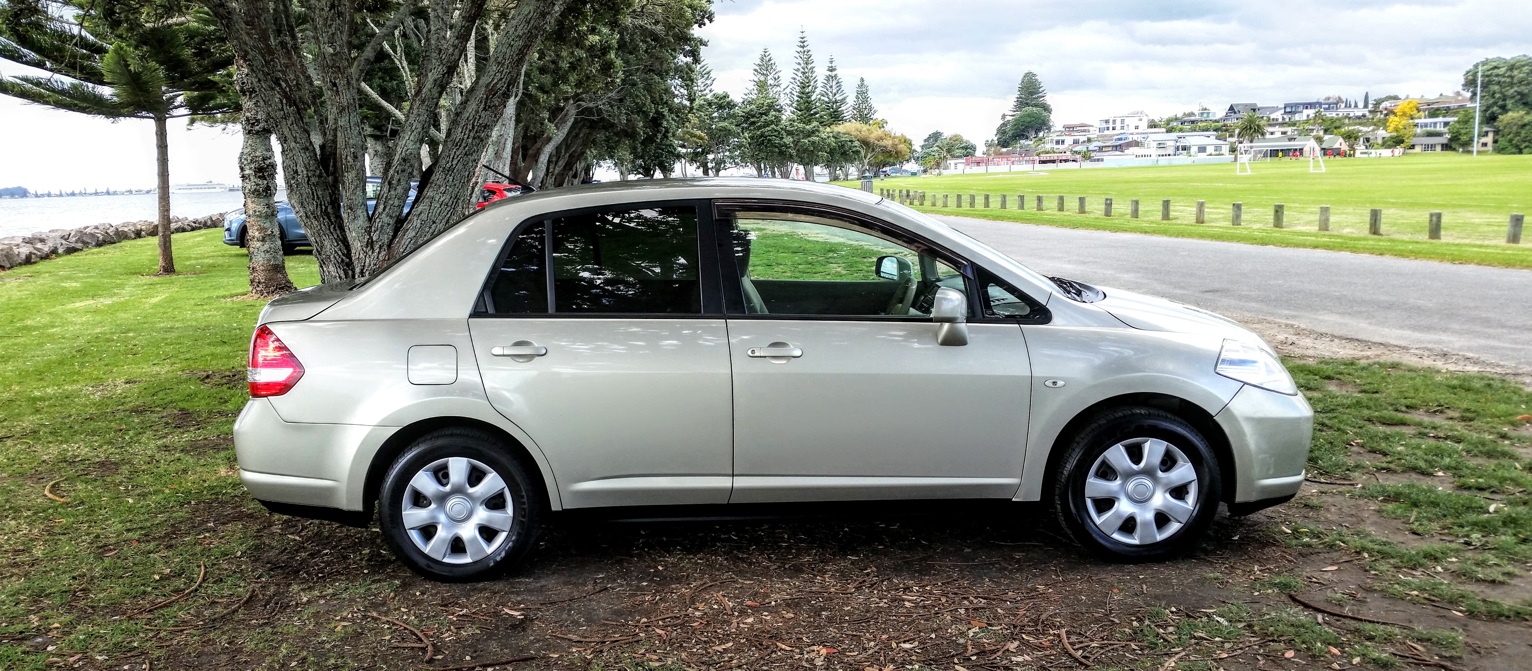 2006 Nissan Tiida Latio car Photos - Automatic Transmissions - 48687 km milage