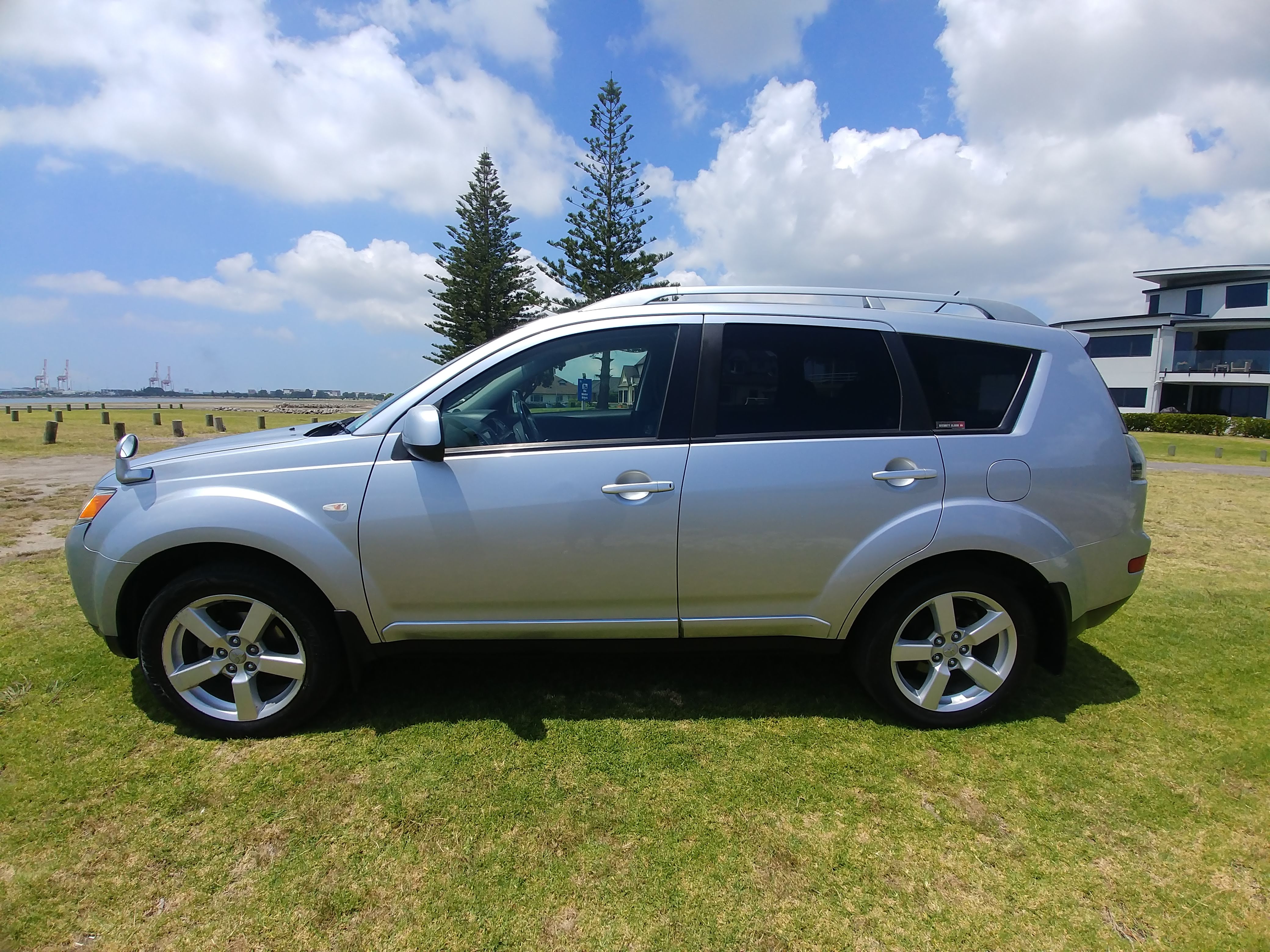 MITSUBISHI OUTLANDER 2006 4WD GFM Autos